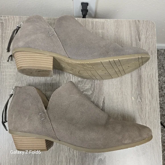 Kenneth Cole Reaction Women’s Taupe Suede Side Way Ankle Booties Size 11M - Picture 3 of 9
